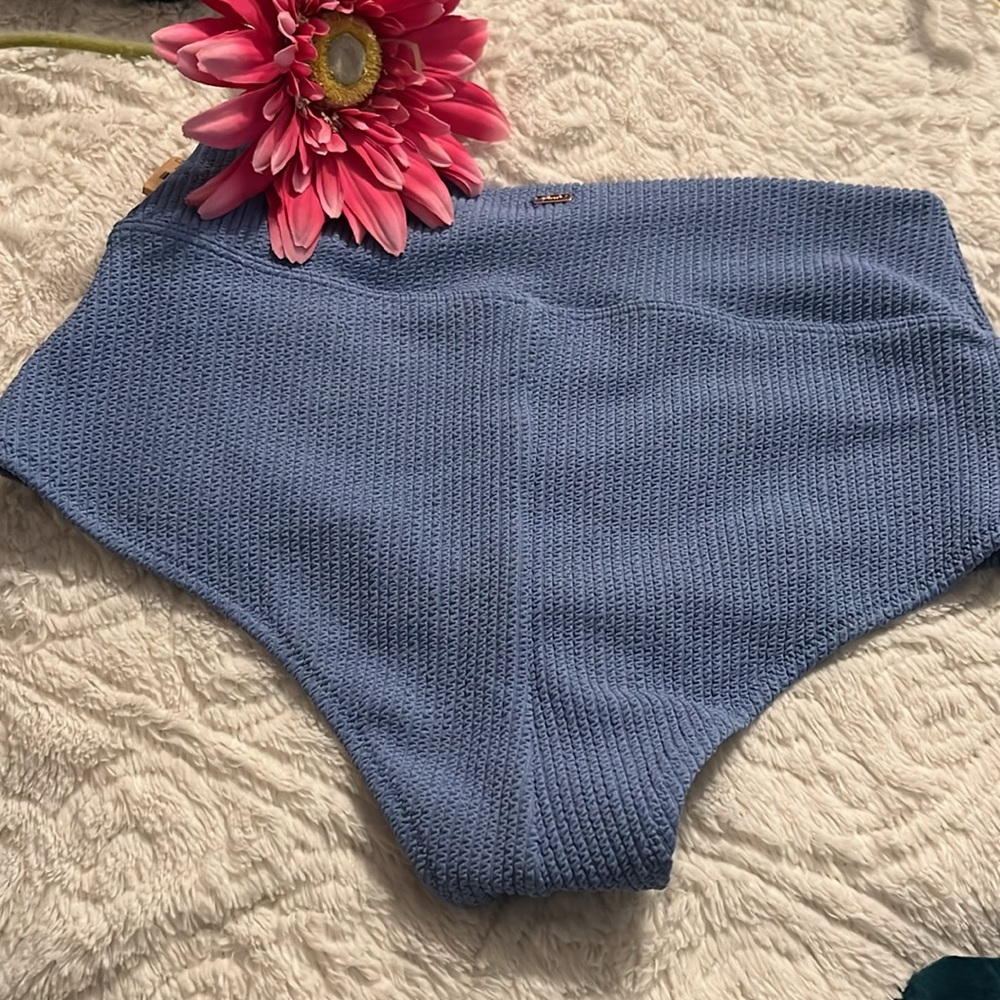 NWT PINK HIGH WAIST BIKINI BOTTON
TEXTURED
SLATE BLUE
EXCELLENT CONDITION - Picture 4 of 6
